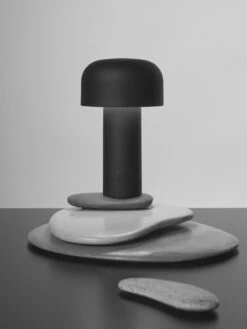 Flos Bellhop Tischlampe Tragbar, Schwarzmatt -Dekoration Verkauf flos bellhop table lamp portable 1