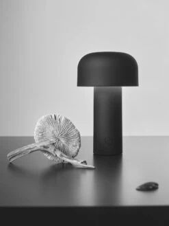 Flos Bellhop Tischlampe Tragbar, Schwarzmatt -Dekoration Verkauf flos bellhop table lamp portable 4