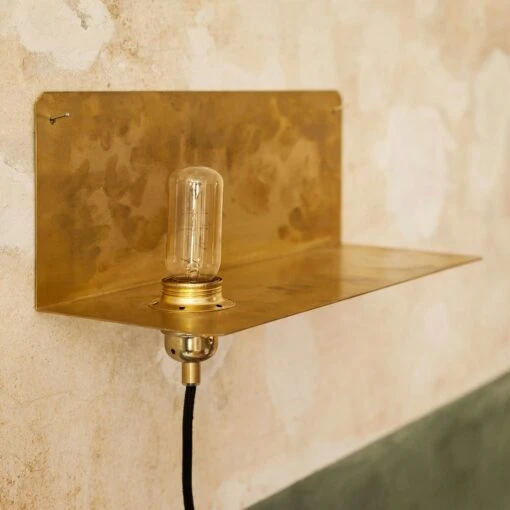 Frama 90° Wandleuchte Mit Regal, Messing -Dekoration Verkauf frama 90 wall light lampenregal 2