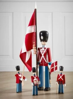 Kay Bojesen Standard-Bearer Medium, Red/Blue/White -Dekoration Verkauf kay bojesen standard bearer medium red blue white 3