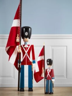 Kay Bojesen Standard-Bearer Medium, Red/Blue/White -Dekoration Verkauf kay bojesen standard bearer medium red blue white 4